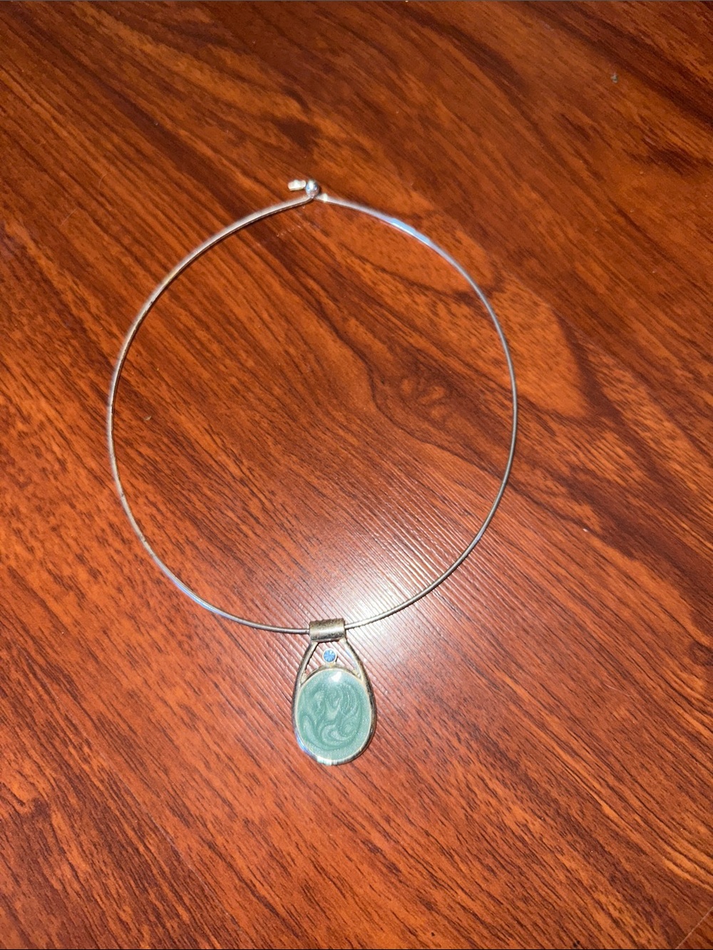 Silver Wire Choker Necklace with Green Teardrop Pendant